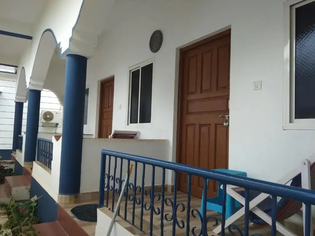 Iroomz Blue Pearl Residency
