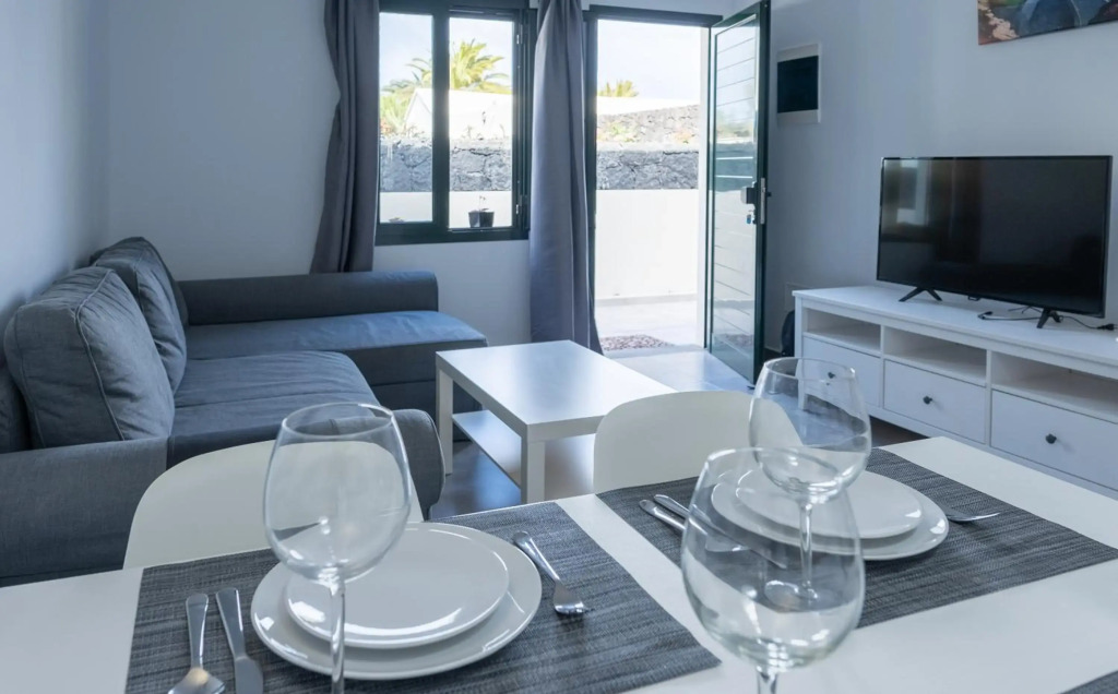 Comfortable houses Playa Roca beachfront access
