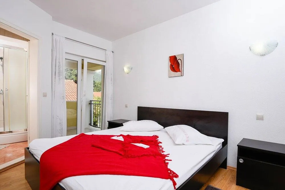 Apartments Trstenica