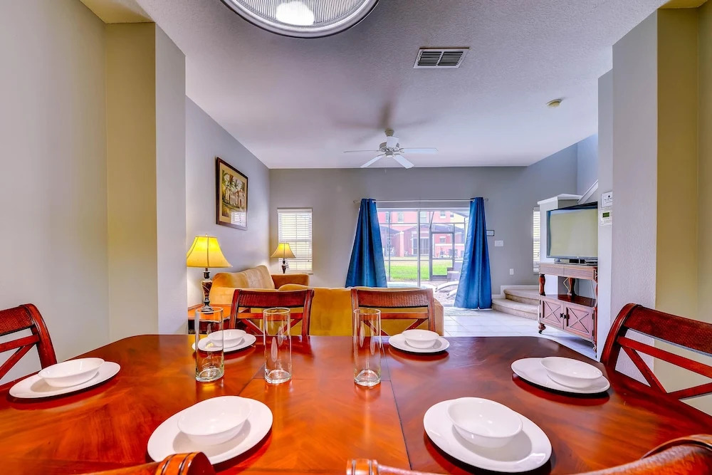 Private Pool and Enjoy all Resort Amenities Pool, gym and More!!