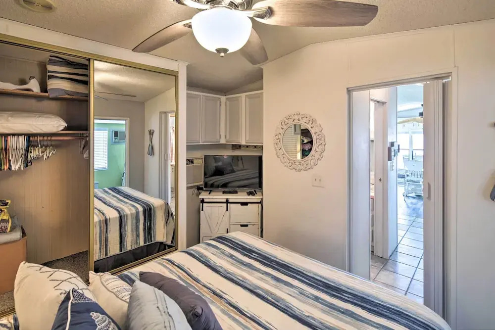 Lake Havasu Home w/ Resort Perks, Walk to Lake