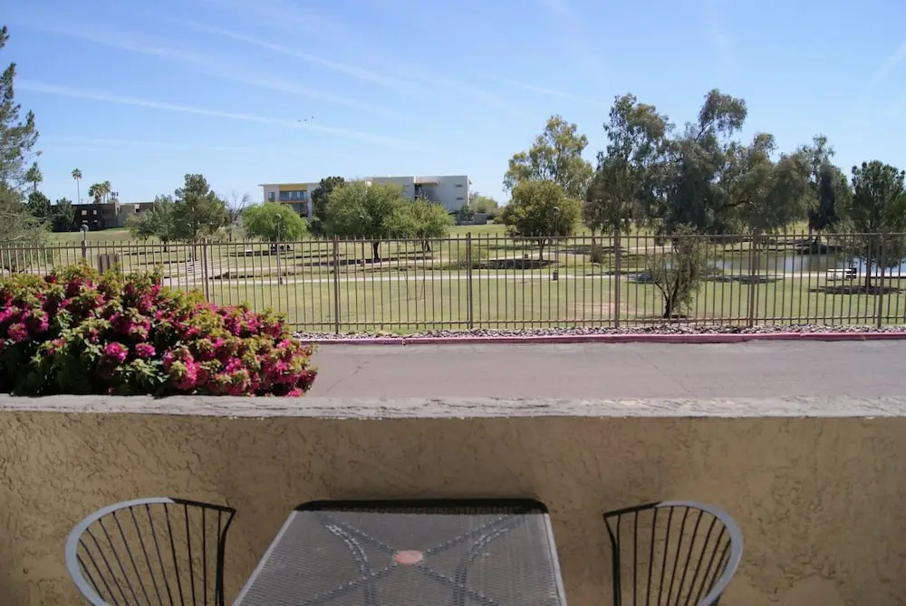 118 Fully Furnished 1BR Suite-Outdoor Pool! by RedAwning