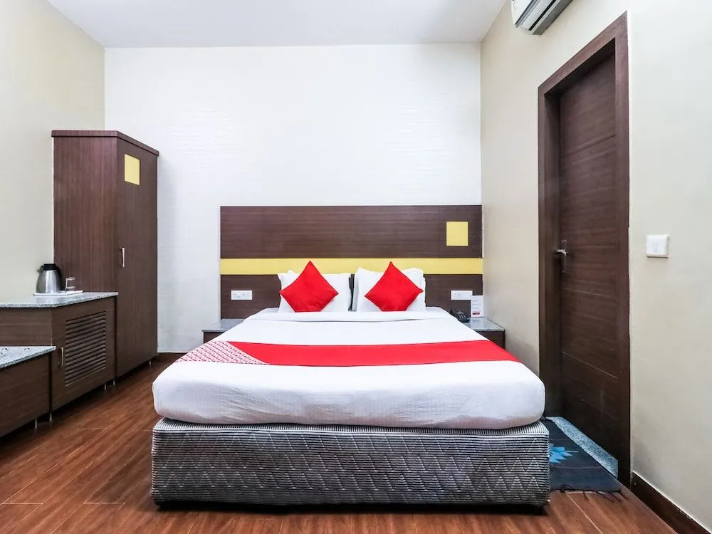 OYO 23254 Hotel Aqua