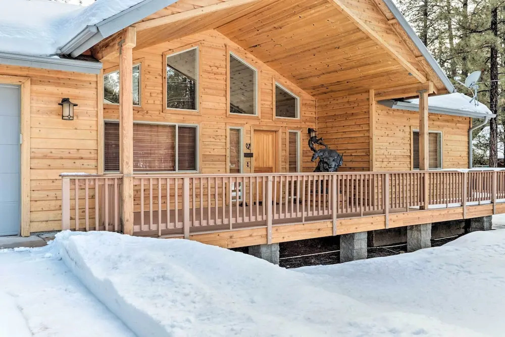 < 3 Mi to Pinetop Country Club: Luxe Cabin w/ Deck