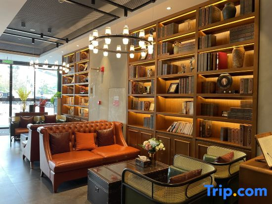 James Joyce Coffetel (Qingdao May Fourth Square)