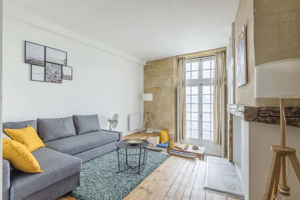 Nice Apartment on the Docks