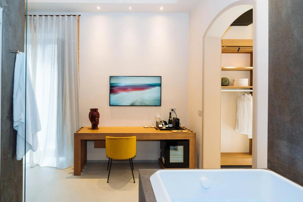 ETNEA Suite 270