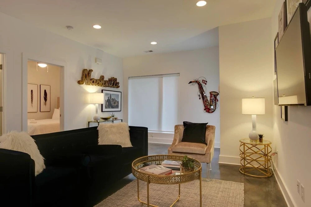 4br/3.5ba w/ Loft, Deck, & Ping Pong by Domio