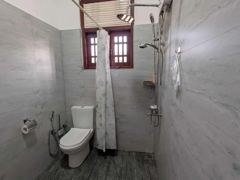 3 Bed House - Wifi Parking 10minBeach