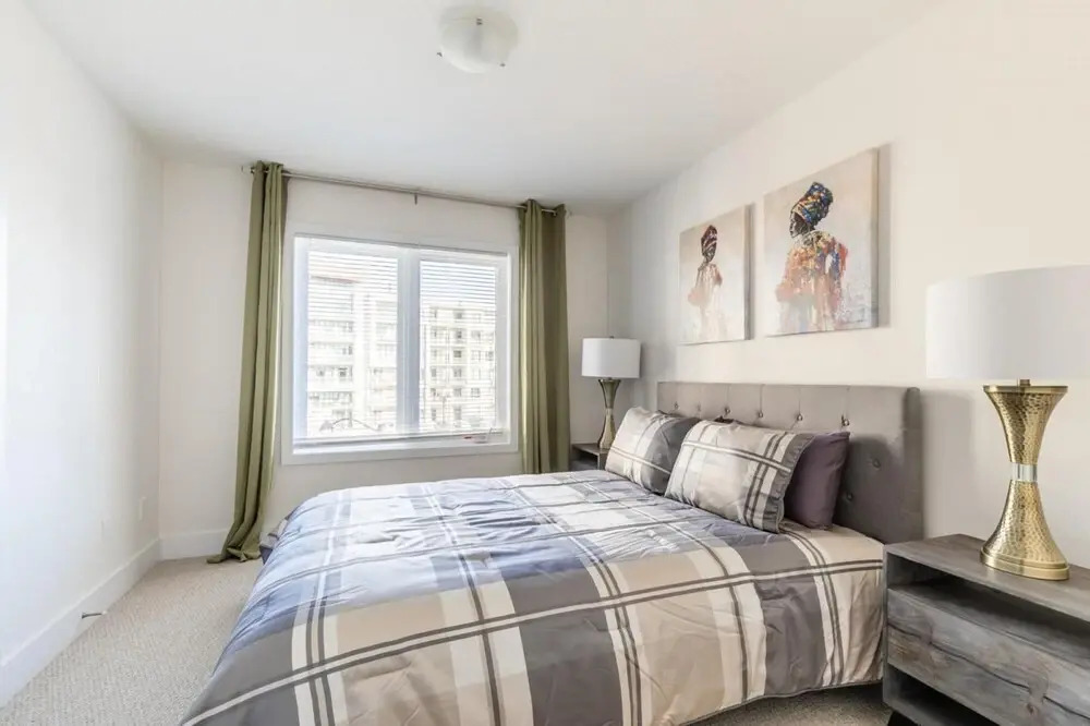 4BR 3BA Townhouse on Lake Ontario Free Parking Gym 2