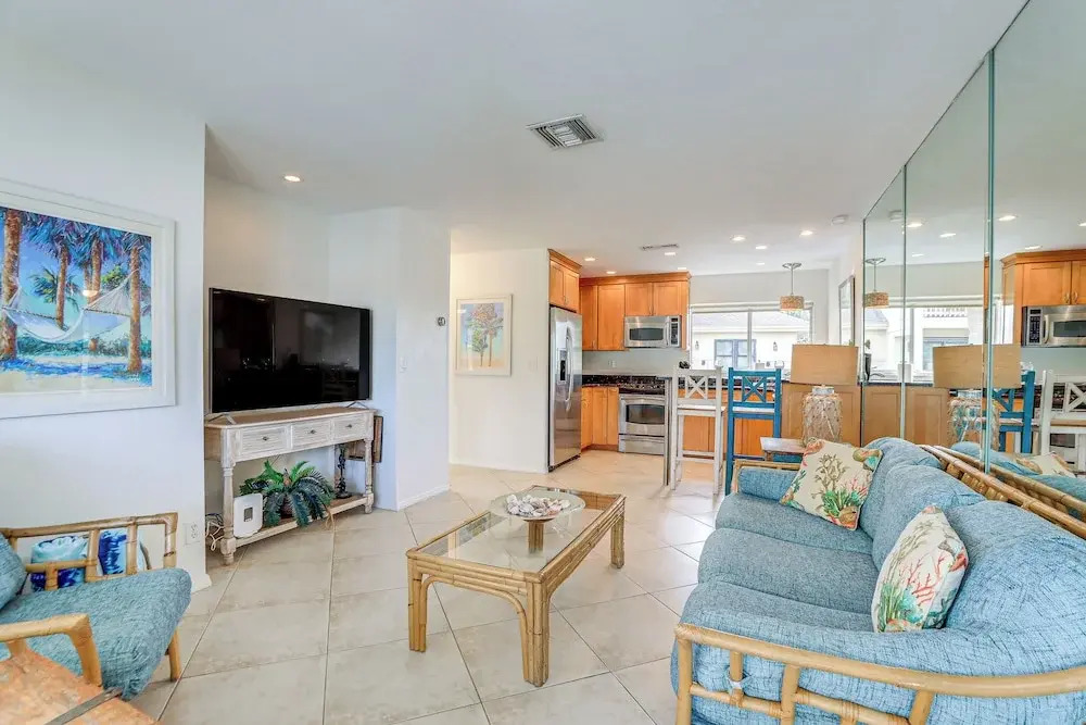 Siesta Keys Home w/ Deck Half Mile to Turtle Beach