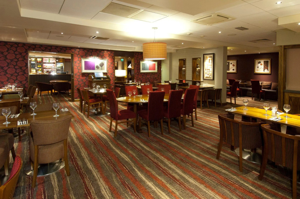 Premier Inn Heathrow Airport T2 & T3 (Bath Road)