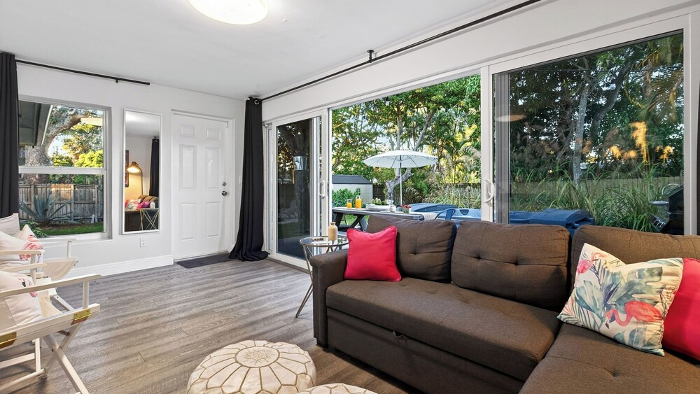 Hot Tub, Firepit, Deck | 10mins to Beach | Middle Terrace Cottage by AvantStay