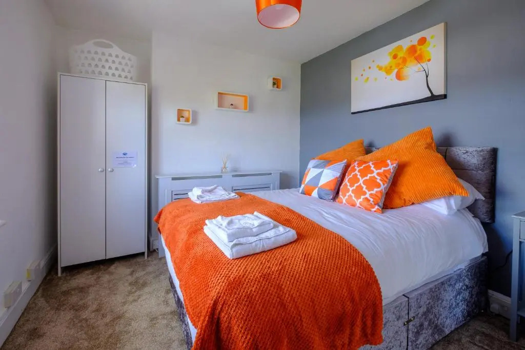 Bright Executive Apartment with Views of Solent