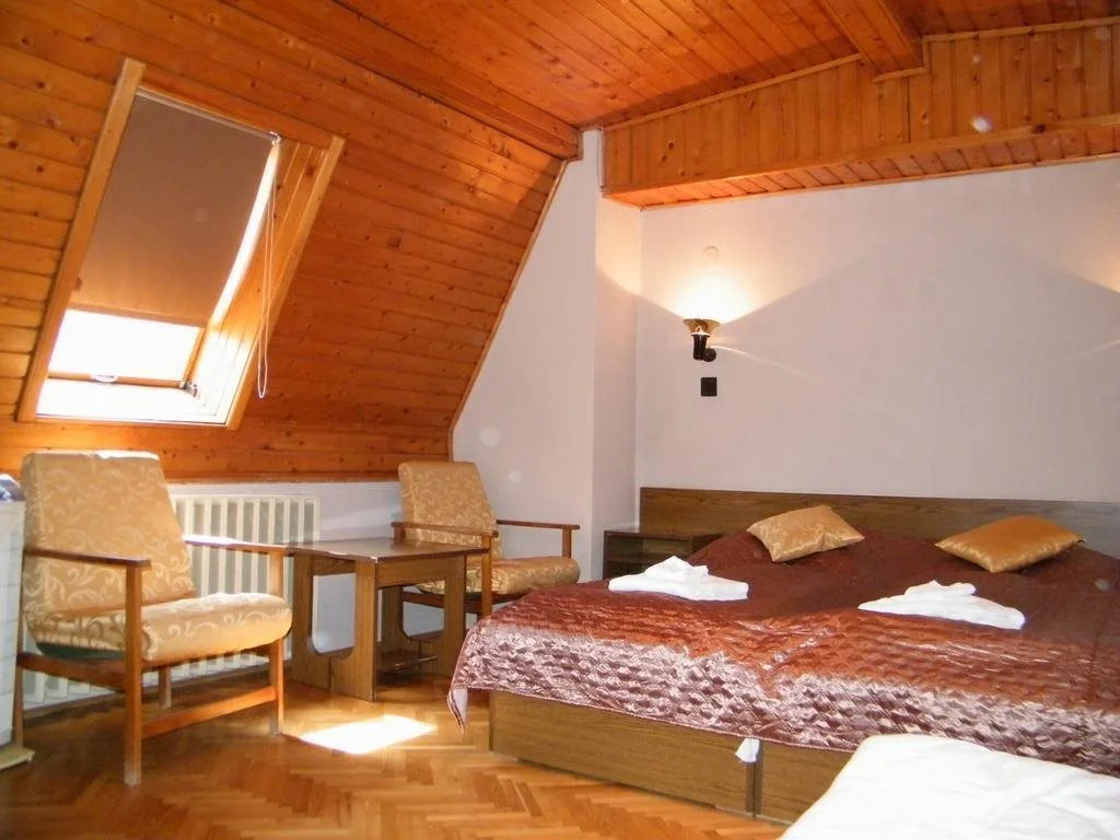Kiss Villa
