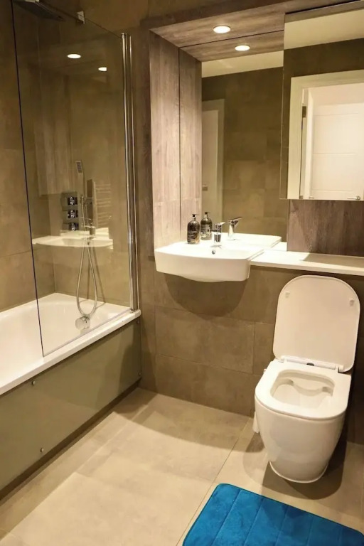 1 Bed Apartment- Sleeps 2, Parking, Pets Allowed