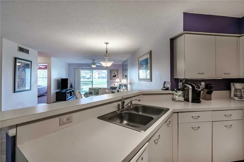 Vista Verde East - Two Bedroom Condo - 1-103