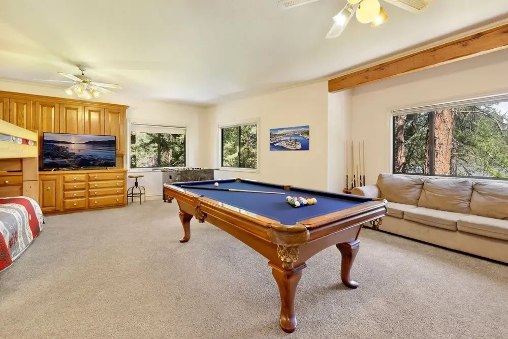2030-bearfoot Lodge 5 Bedroom Home by RedAwning