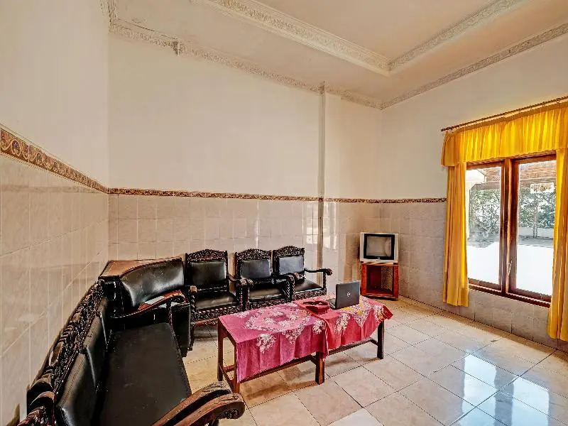 OYO Life 91677 Hotel Citra Dewi 3