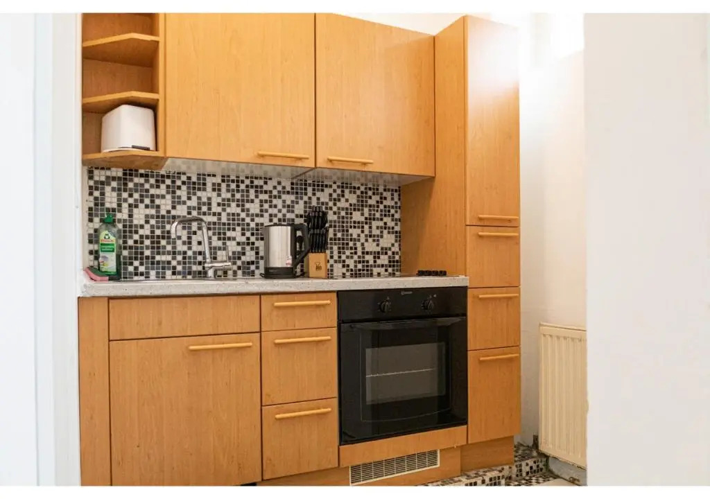 2 Pleasant Flats - Perfect for Long Stays