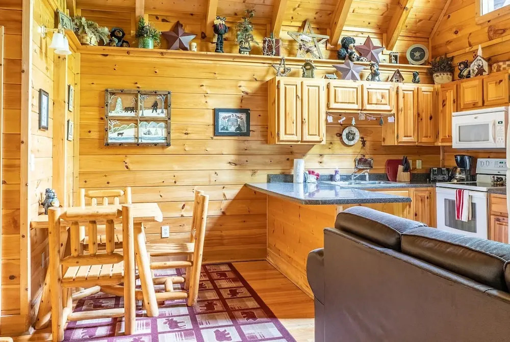 Relaxing Eagles Ridge Getaway Hot Tub