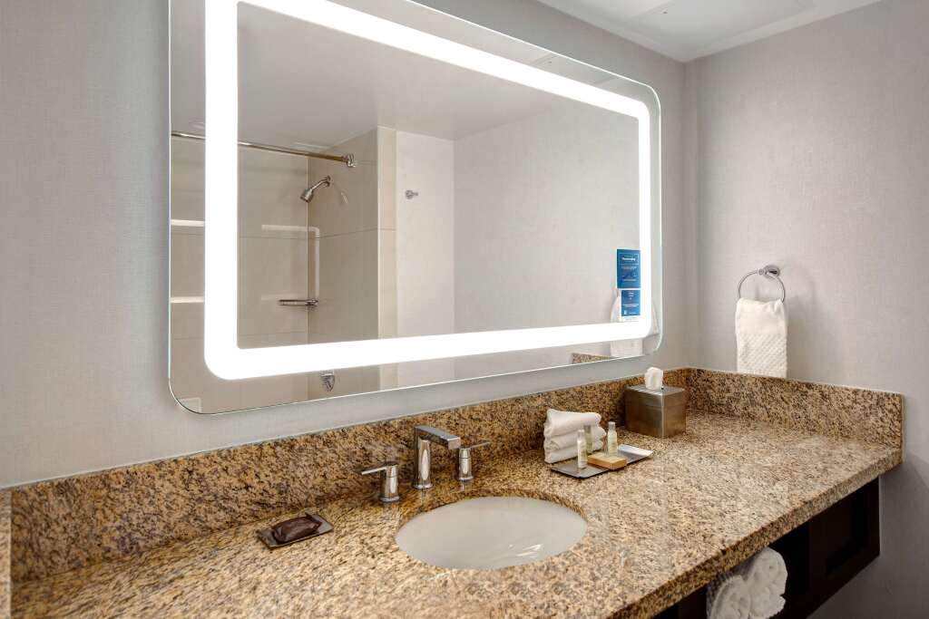 DoubleTree by Hilton LAX - El Segundo