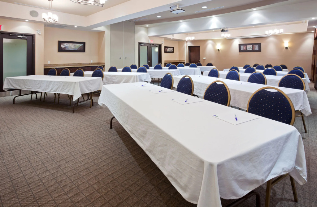 Holiday Inn Express & Suites - Woodstock, ON CANADA
