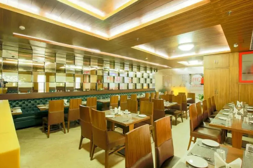 OYO 5614 Hotel Rolex Inn
