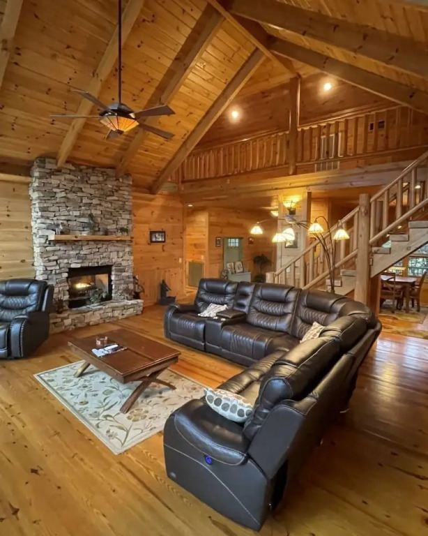 Deluxe log cabin! Pet and motorcycle friendly - enjoy nature with family and friends! 3 Bedroom Cabin by RedAwning