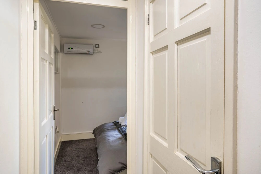Entire Apartment, Fast Wifi, Free Parking, Free Prime Video & Netflix
