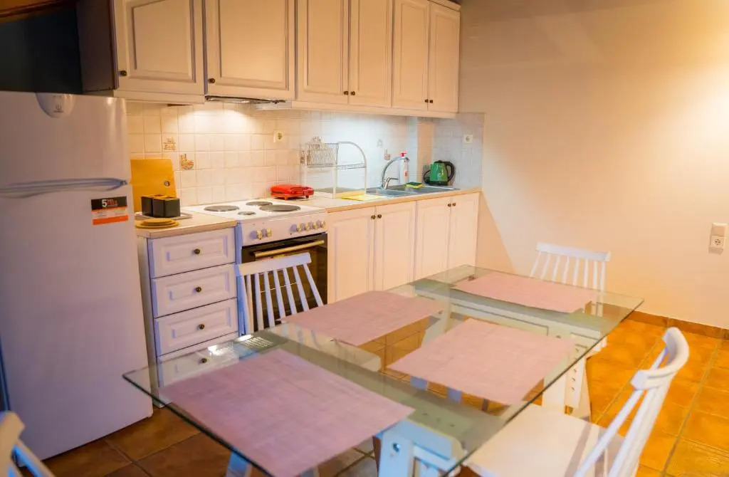 Yiannis apartments 1