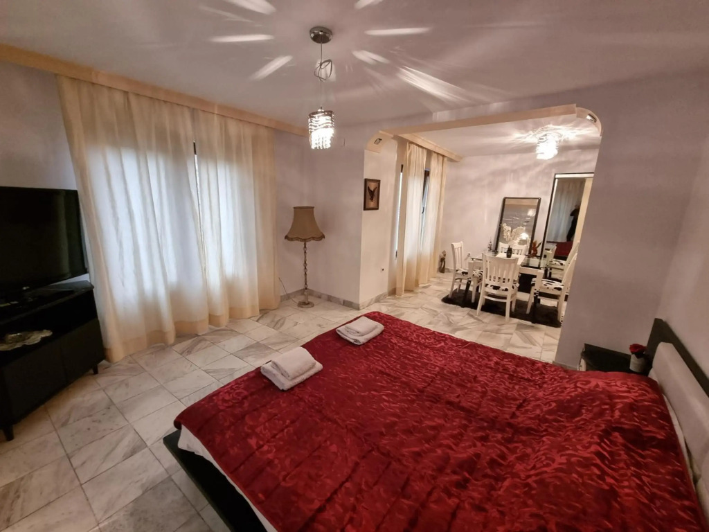 Tsar Simeon, 2 bedroom, living room and fireplace