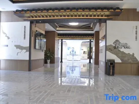 Quanfu Light Luxury Hotel (Kunming Anning Donghu Park Wuyue Plaza)