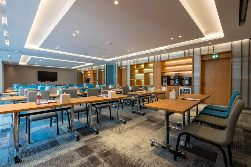 West Walk Retaj Hotel