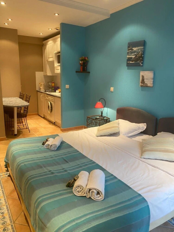 Cannes Holiday Suites