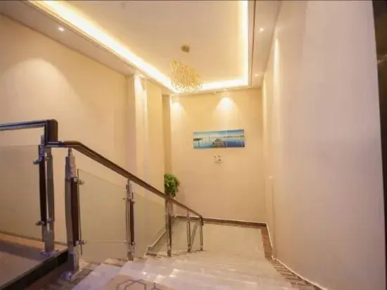 Guangzhou Longxiang Wisdom Hotel Gangding Subway Station