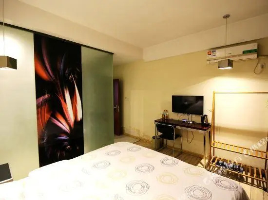 Weiya Bianjie Hotel