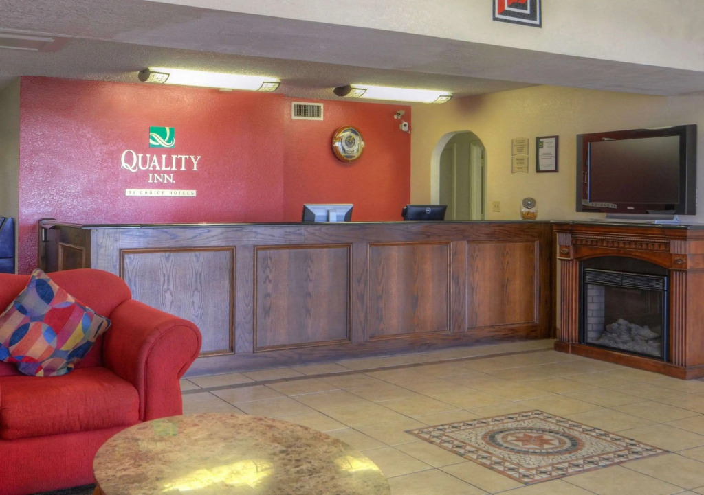 Quality Inn Plainview