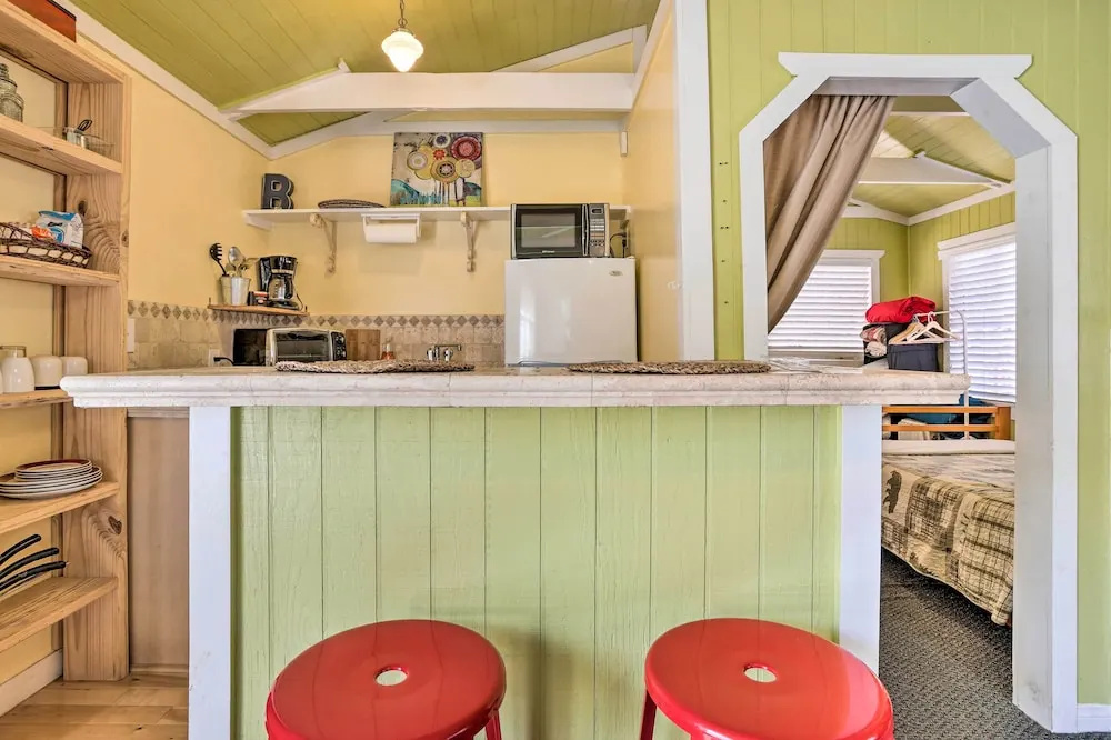 Cheerful Cabin Near Hiking & Big Bear Lake!