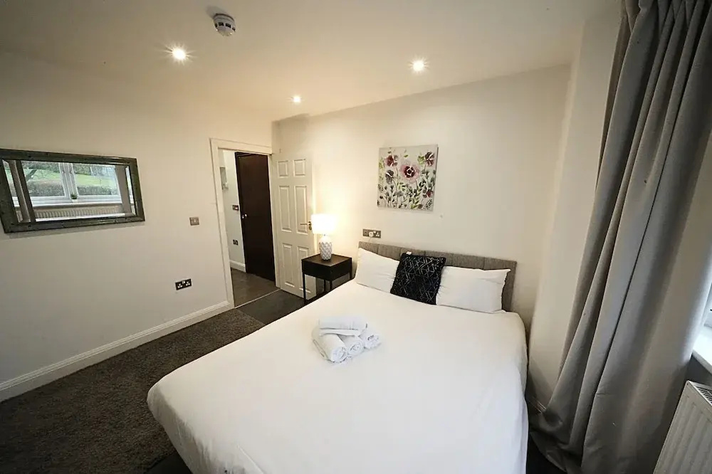 HEATHROW AIRPORT apartments-FREE parking-Free underground to and from Heathrow-30 min central London