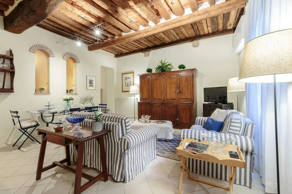 The 1400 s Apartment