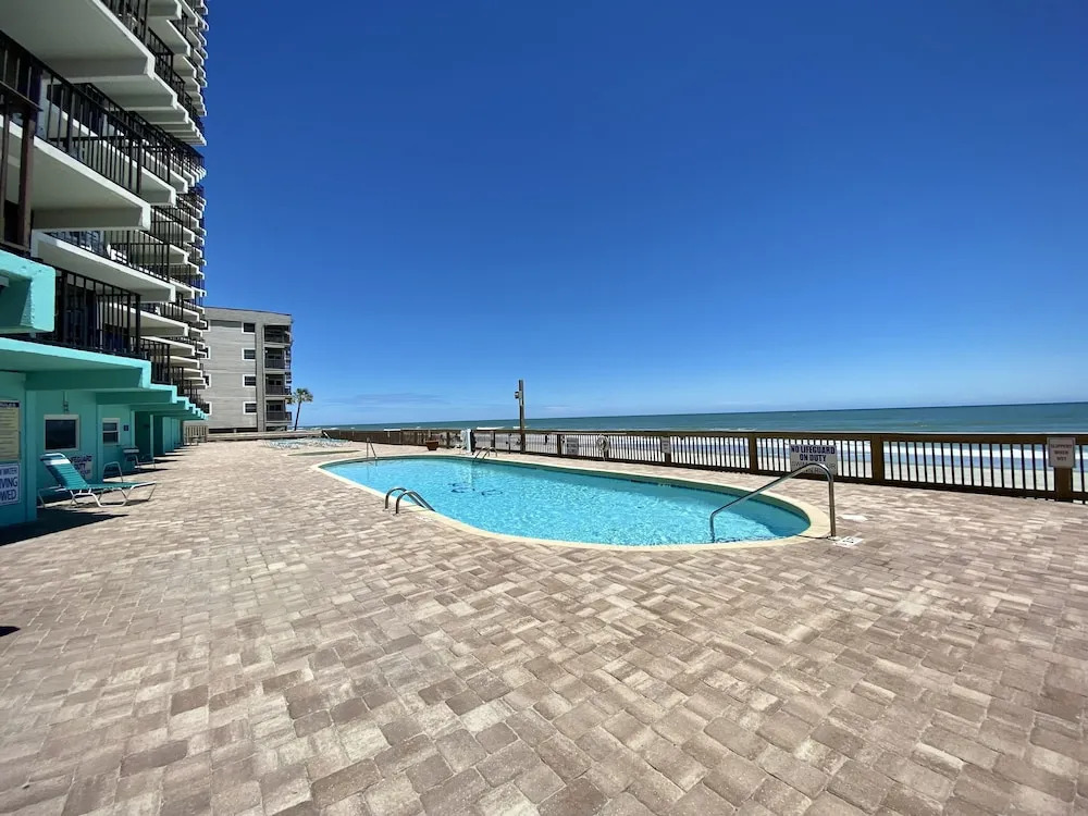 Royal Garden Resort 412 1 Bedroom Condo by RedAwning
