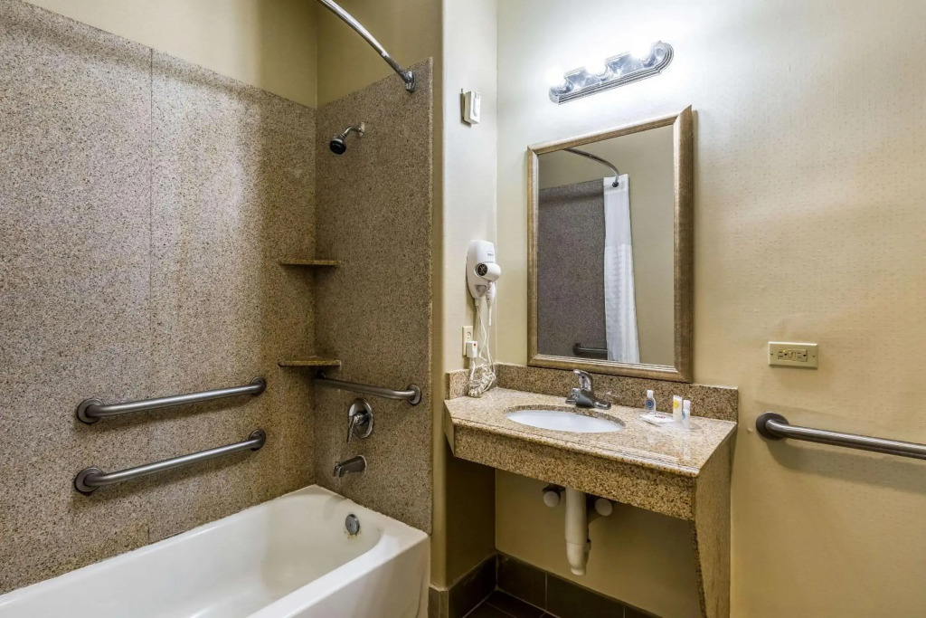 Comfort Suites Galveston Cruise Port Area - Beachside