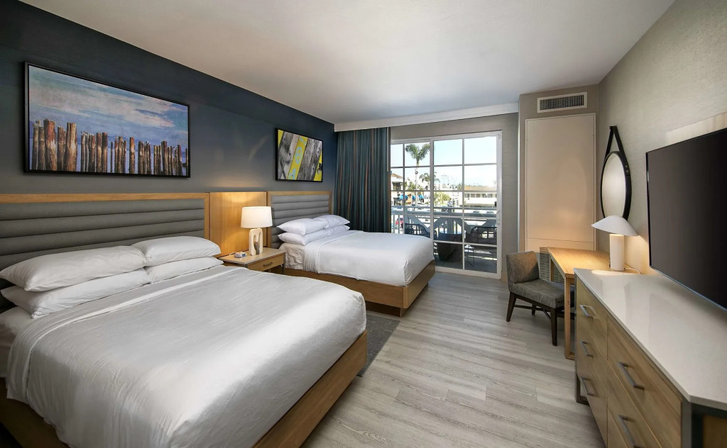 Inn at the Pier Pismo Beach, Curio Collection by Hilton