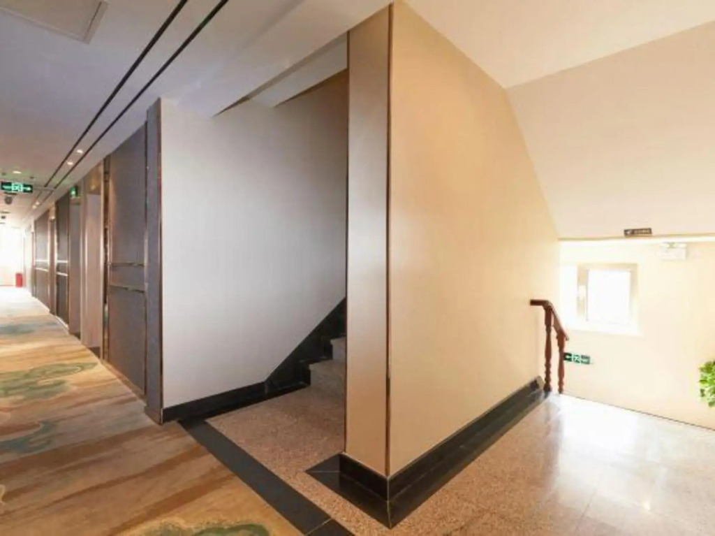 Super 8 Hotel (Beijing Qianmen Tiantan Park Dongmen)