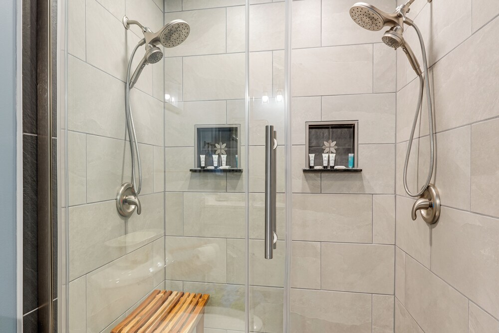Quiet Anchorage Home: Near Parks, Hikes & Airport!