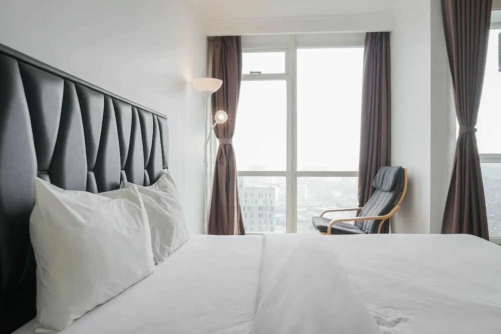 Minimalist And Strategic Studio Room At Menteng Park Apartment