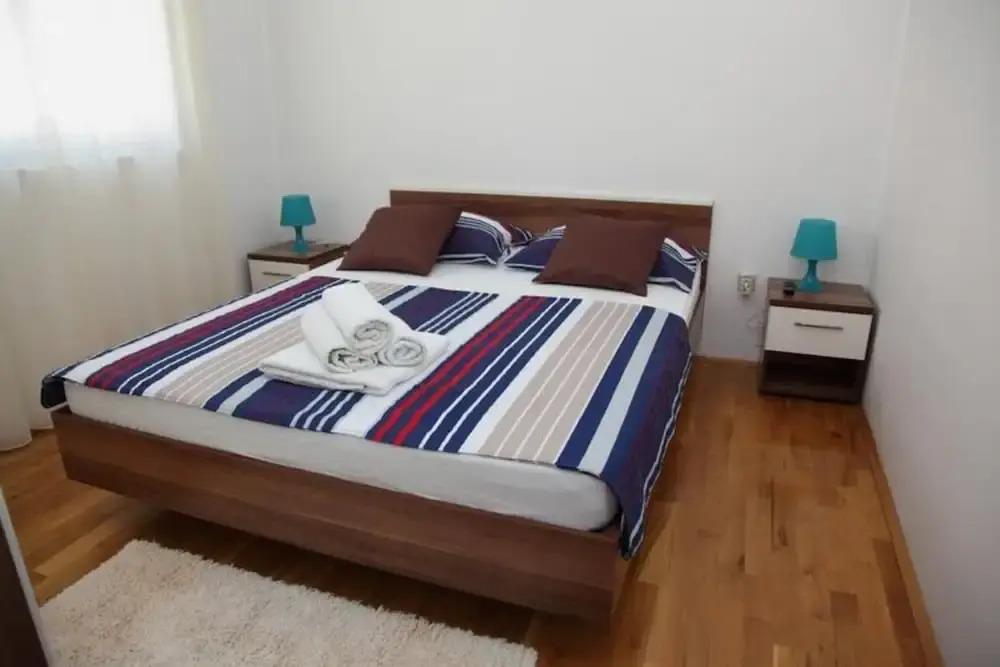 Apartment Toma - Comfort Two Bedroom Apartment With Terrace and Sea View