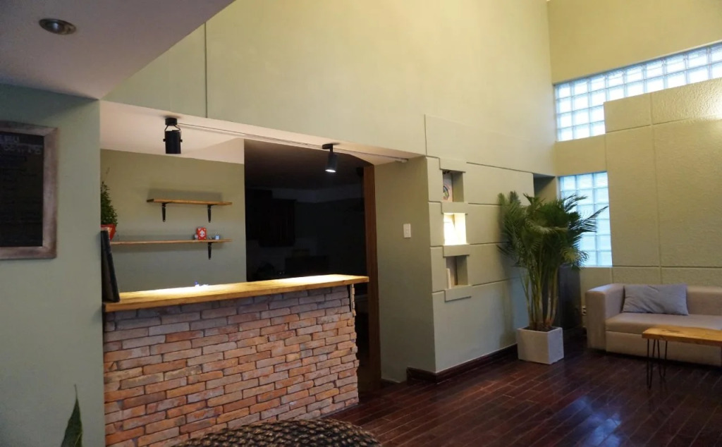 Leiden Homestay & Cafe
