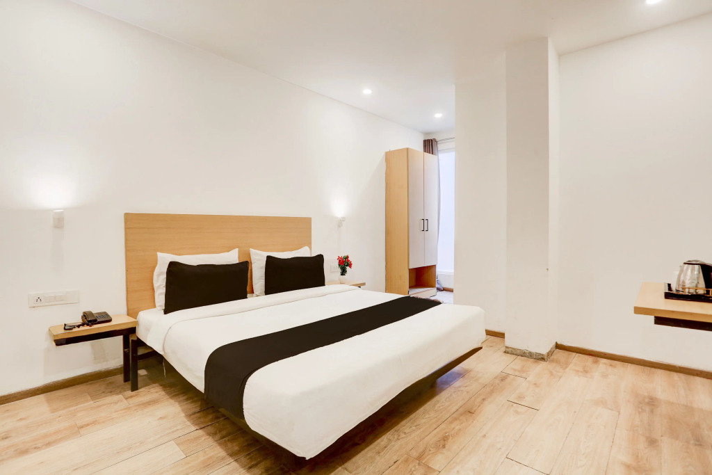 OYO Townhouse 76608 Vero